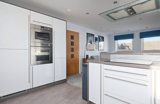 Pass the Keys |Modern 2bed Apartment Edinburgh