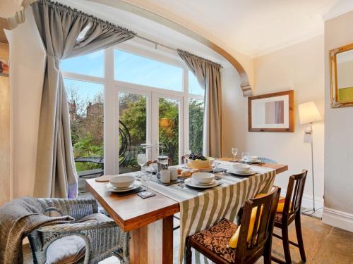 Pass the Keys Spacious 5Bed House in South Manchester