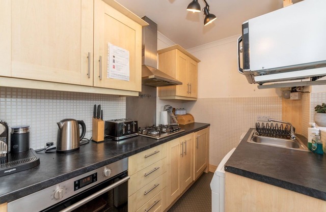 Pass the Keys | Spacious 2 BR Terrace nr Reading Centre & Station