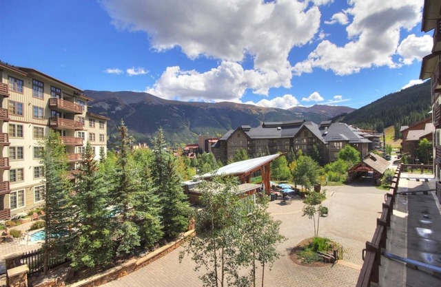 Passage Point 311 1 Bedroom Condo by RedAwning