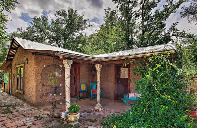 Patagonia Cottage w/Patio+Yard, Walk to Town!