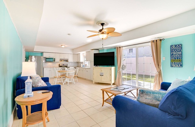 Pawleys Island Retreat - Golf Cart Included!