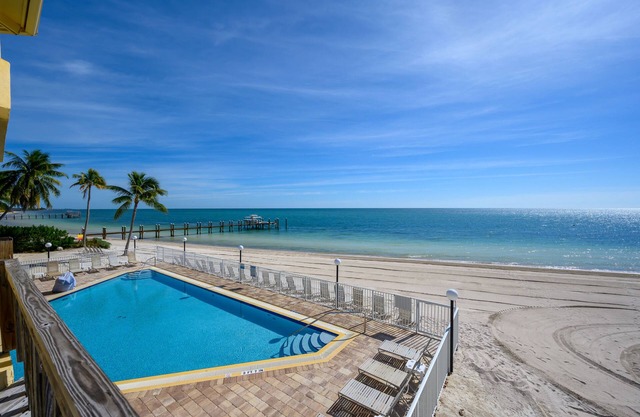 PC arrive any day, beach, Pool, WD, Kitchen, Hot Tub Marina WiFi, boat dock