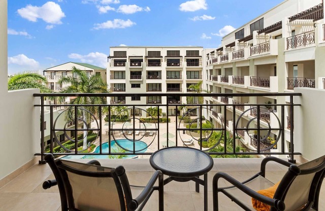 PC412 - Pool View - 1BR Perfect for a couple or Family - Close to Palm Beach - 1BR