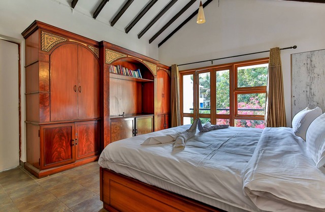 Peace & Luxury 3 Bhk Villa with Pool near Candolim Beach