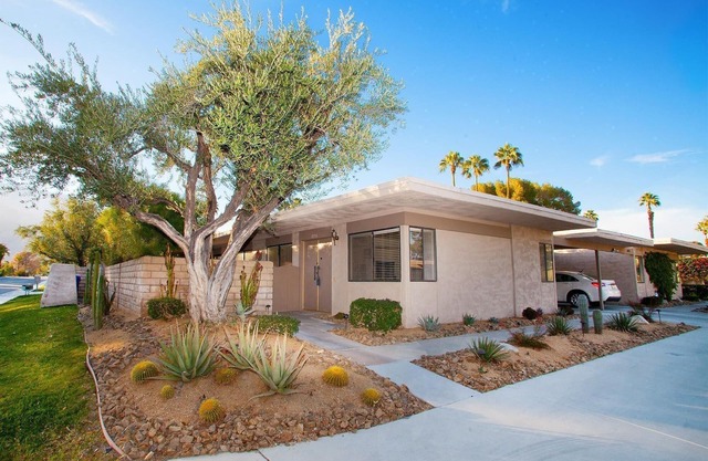 Peace & Quiet- Two Miles From Downtown.