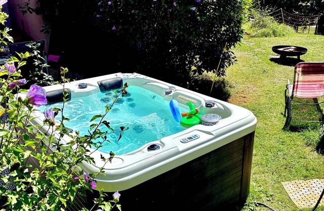 Peace & relaxation in the countryside! Mediterranean country house apartment with jacuzzi
