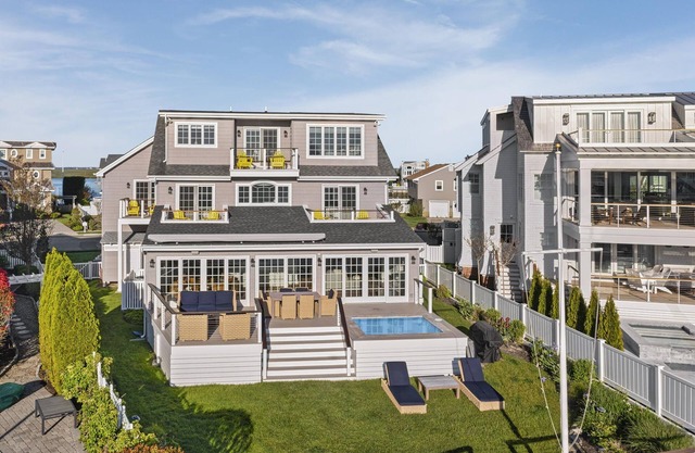 Peaceful Avalon Bayfront Home