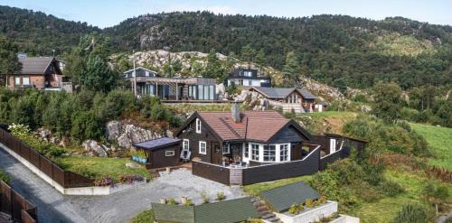 Peaceful Cabin In Skrabbavikjå With Fjord View