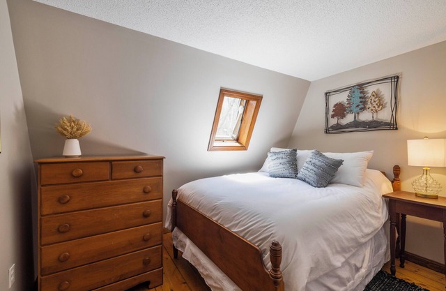 Peaceful Coastal Retreat Near Ogunquit & Wells Beaches