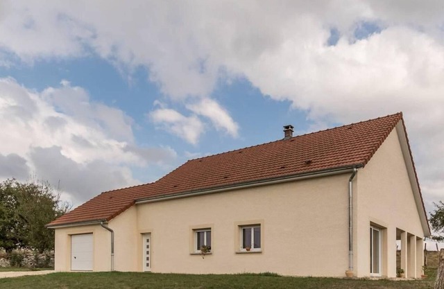 Peaceful cottage in Marast, 3 bedrooms, pets allowed