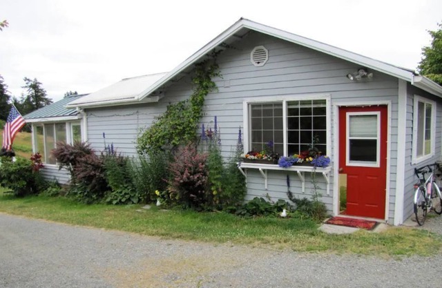 Peaceful Cottage on 15 acre Farm
