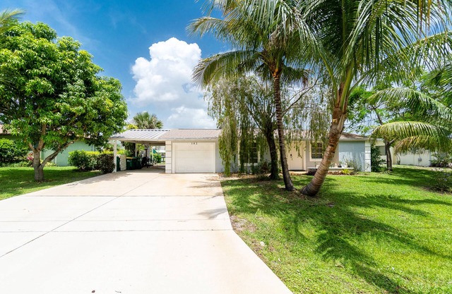 Peaceful, Cozy, Canal-Front Home