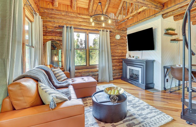 Peaceful 'Creekside North' Studio w/Fire Pit