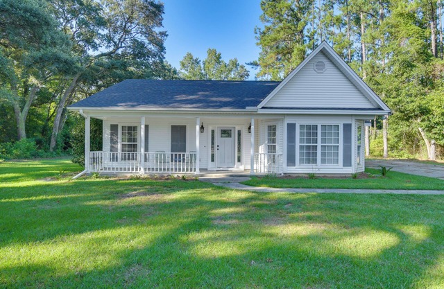 Peaceful Fairhope Cottage w/Covered Patio!