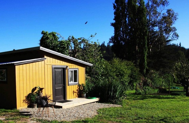 Peaceful Farm Studio - Outdoor Soaking Tub