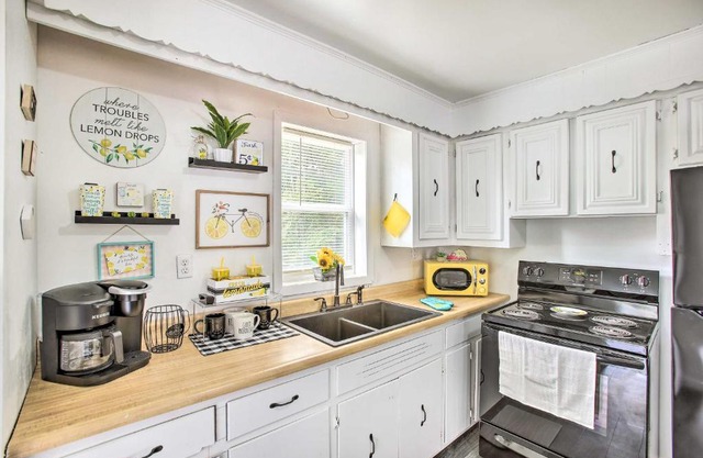 Peaceful Gainesboro Retreat with Deck and Yard!