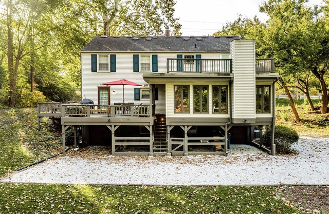 Peaceful Getaway Scenic Park & River Views in the heart of Broad Ripple Village!