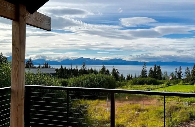 Peaceful Getaway with Stunning Viewsnn