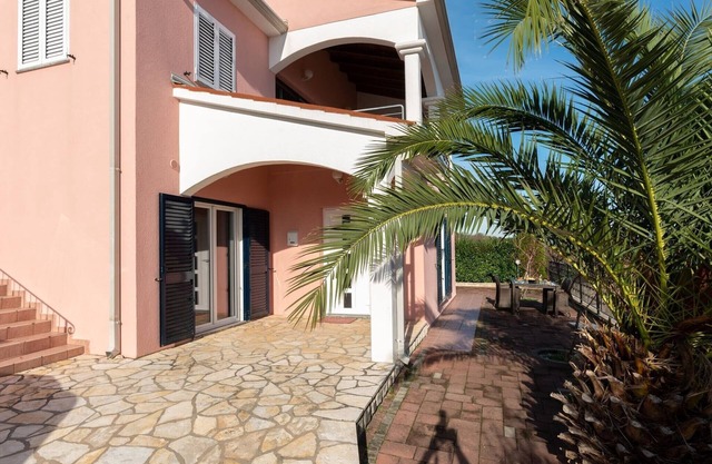 Peaceful holiday home near Jadrena beach