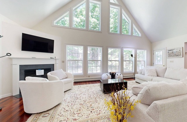 Peaceful home with forest views & great yard - minutes to town