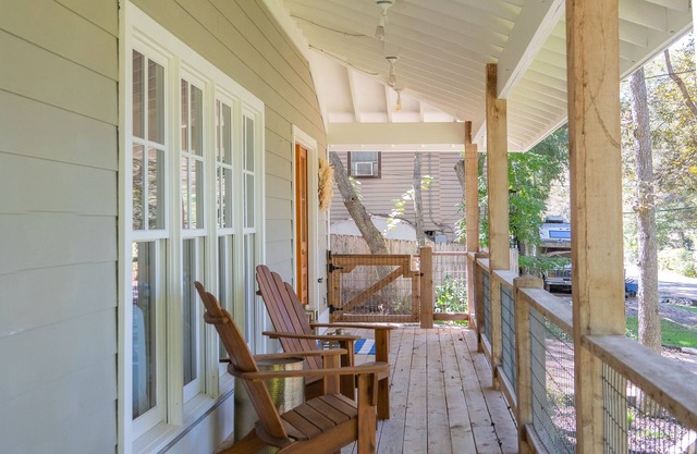 Peaceful Lake Austin Oasis