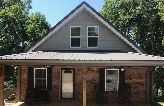 Peaceful Lake House with a beautiful lake view and access to Barren River Lake!