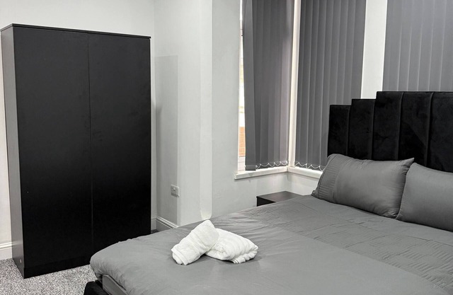 Peaceful Luton Apartment with Electric Heating & WiFi