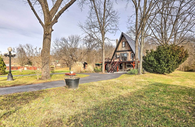 Peaceful Mt Sterling Cabin: Deck & Fire Pit!