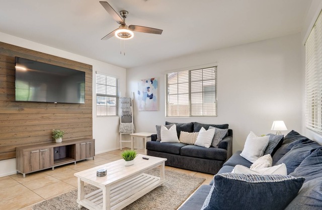 Peaceful Phoenix Townhome Rental w/ Pool Access