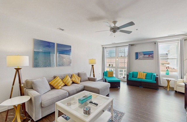 Peaceful pool view condo close to the beach and nature with games, AC & balcony