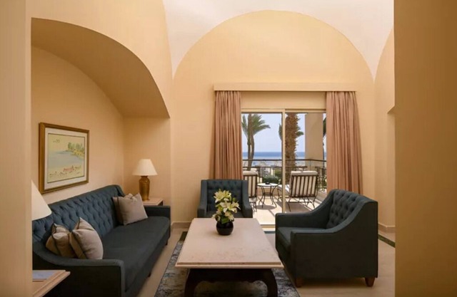 Peaceful Poolside Retreat – Ideal for Family Beach Adventures