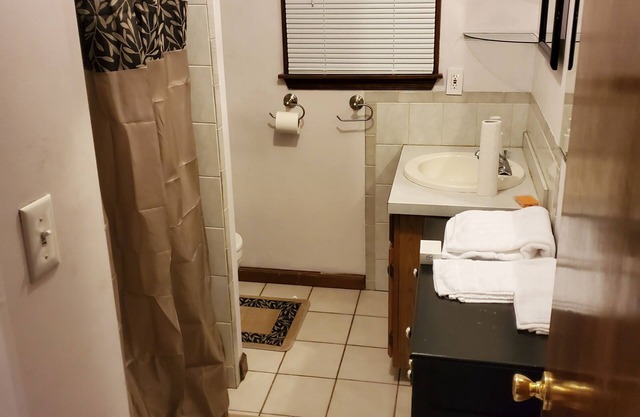 Peaceful private 4 Bedroom Residential Home with serenity park like setting
