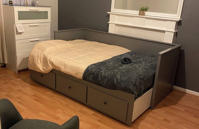 Peaceful, Relaxing Space & Netflix TV