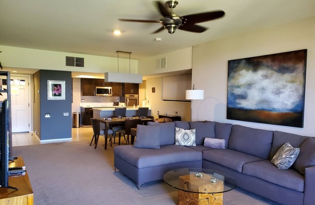 Peaceful retreat with sunset & ocean views on the Waikoloa Village Golf Course!