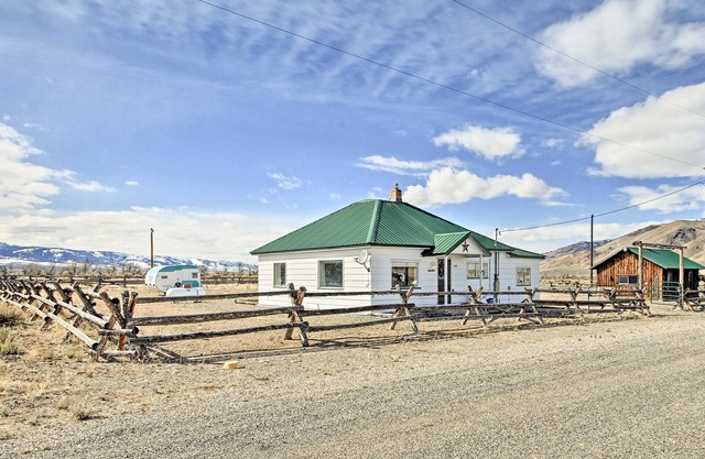 Peaceful Retreat on 1 Acre w/Panoramic Mtn Views!