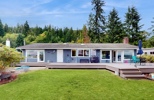 Peaceful Soundfront Getaway with Private Beach Access and Outdoor Living