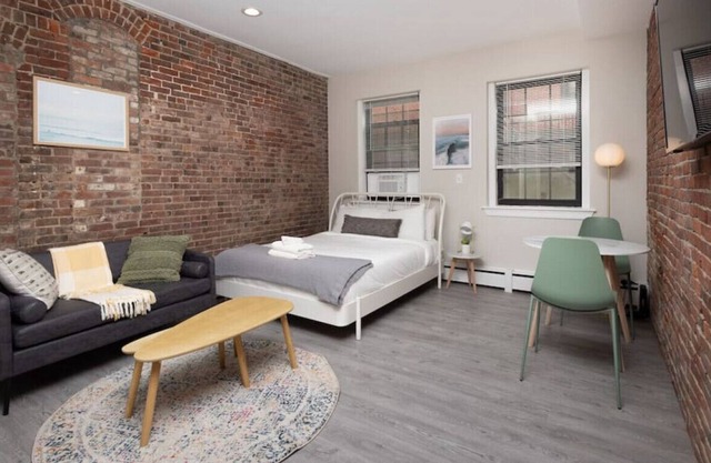Peaceful South End Studio!