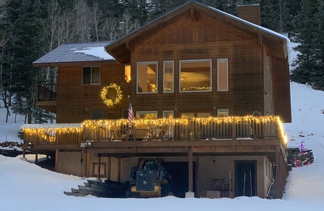 Peaceful & Spacious Cabin in Red River