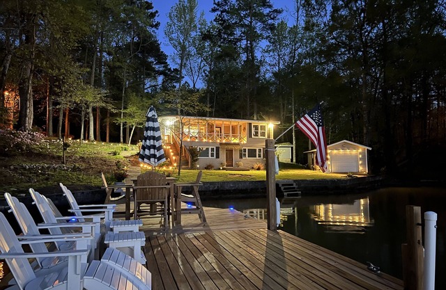Peaceful vacation very close to The Landing!