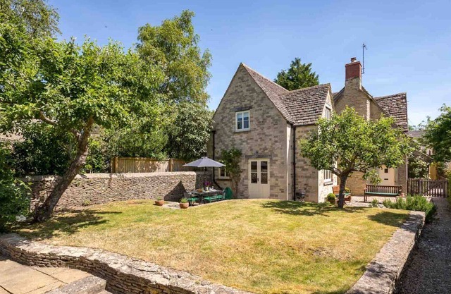 PEACH COTTAGE, family friendly, character holiday cottage in Poulton