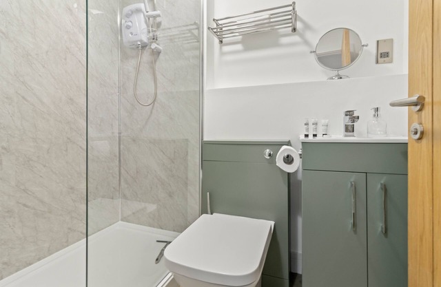 Pear Tree - BRAND NEW Stylish City Centre Apartment - Sleeps 4