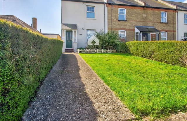 Pebble Cottage - A modern end of terraced house conveniently located to both Walton and Frinton