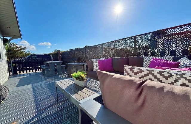 Pebble Lodge Boutique Retreat Shorefields Country Park Milford on Sea New Forest