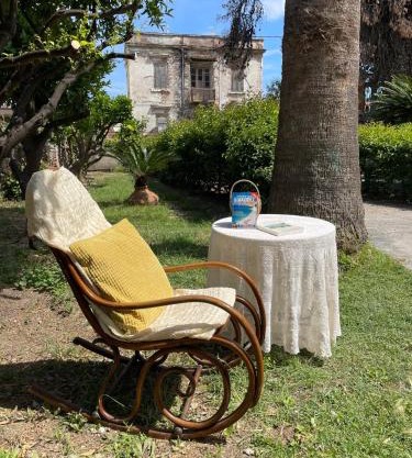 Peculiar Garden Apartment