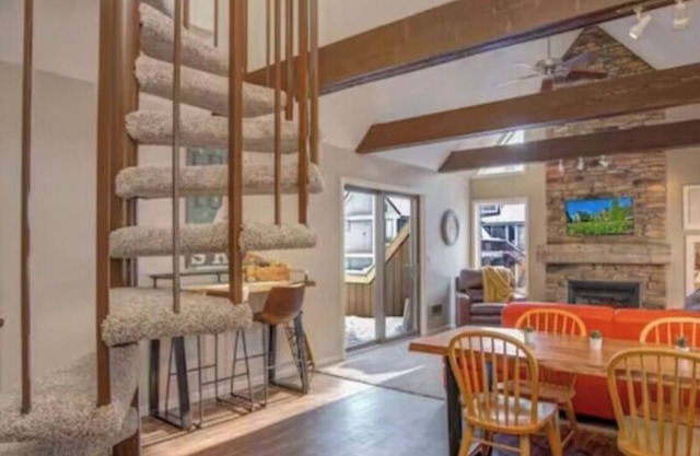 Peek & Peak slope side Chalet, close to golf too!