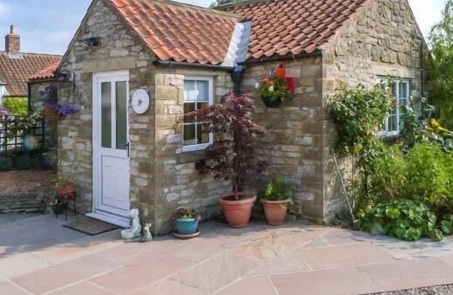 PEG'S COTTAGE, pet friendly, character holiday cottage in Helmsley