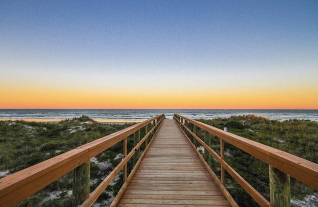 Pelican Inlet - Cozy Beach Condo!1 block from the beach! Sleeps 6. Pool/Tennis
