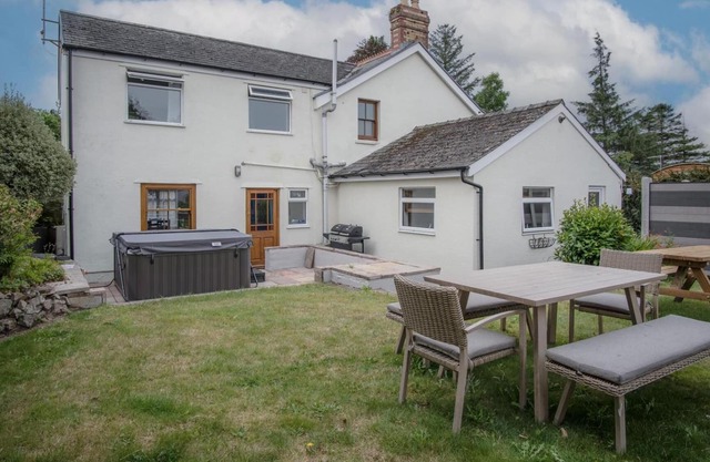 Pendeilo Villa - 5 Bedroom Holiday Home - Amroth