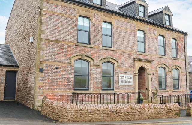 PENDRAGON, character holiday cottage, with hot tub in Kirkby Stephen